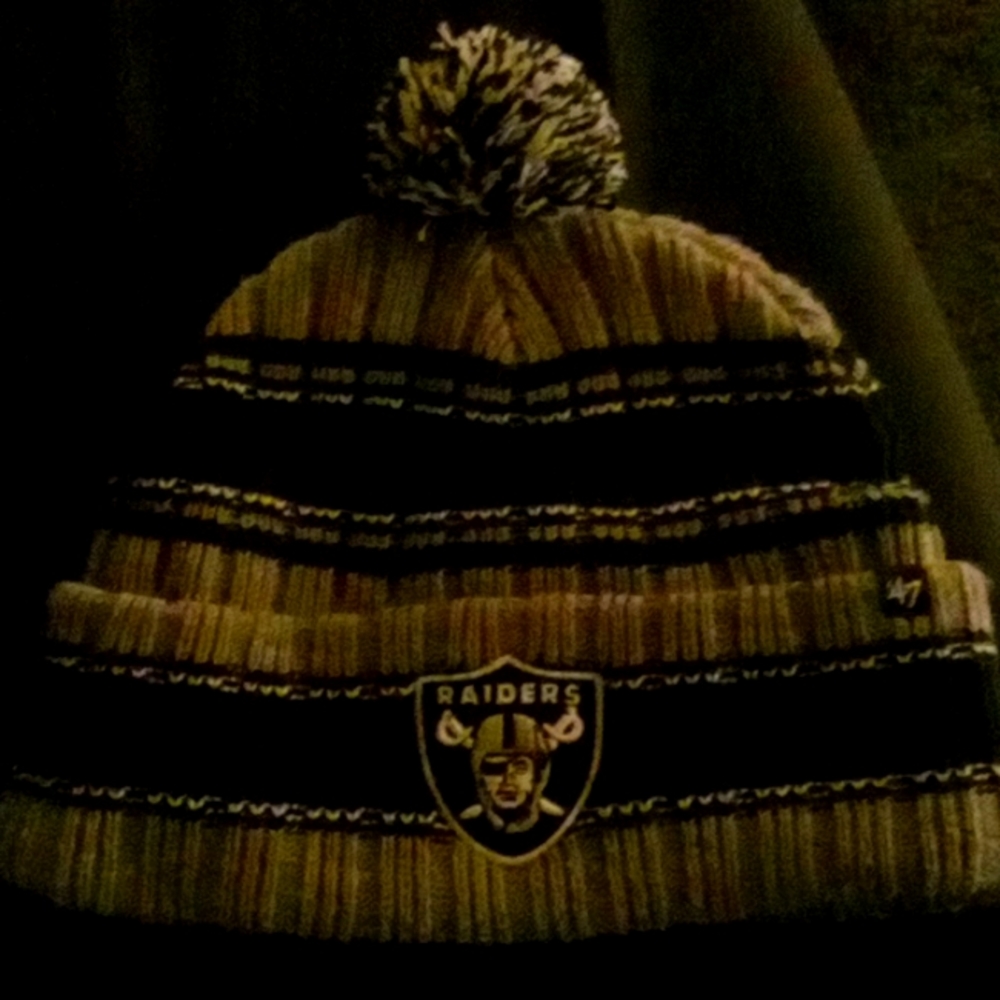 47 brand RAIDERS NFL beanie nwot.10/10condition.NEW